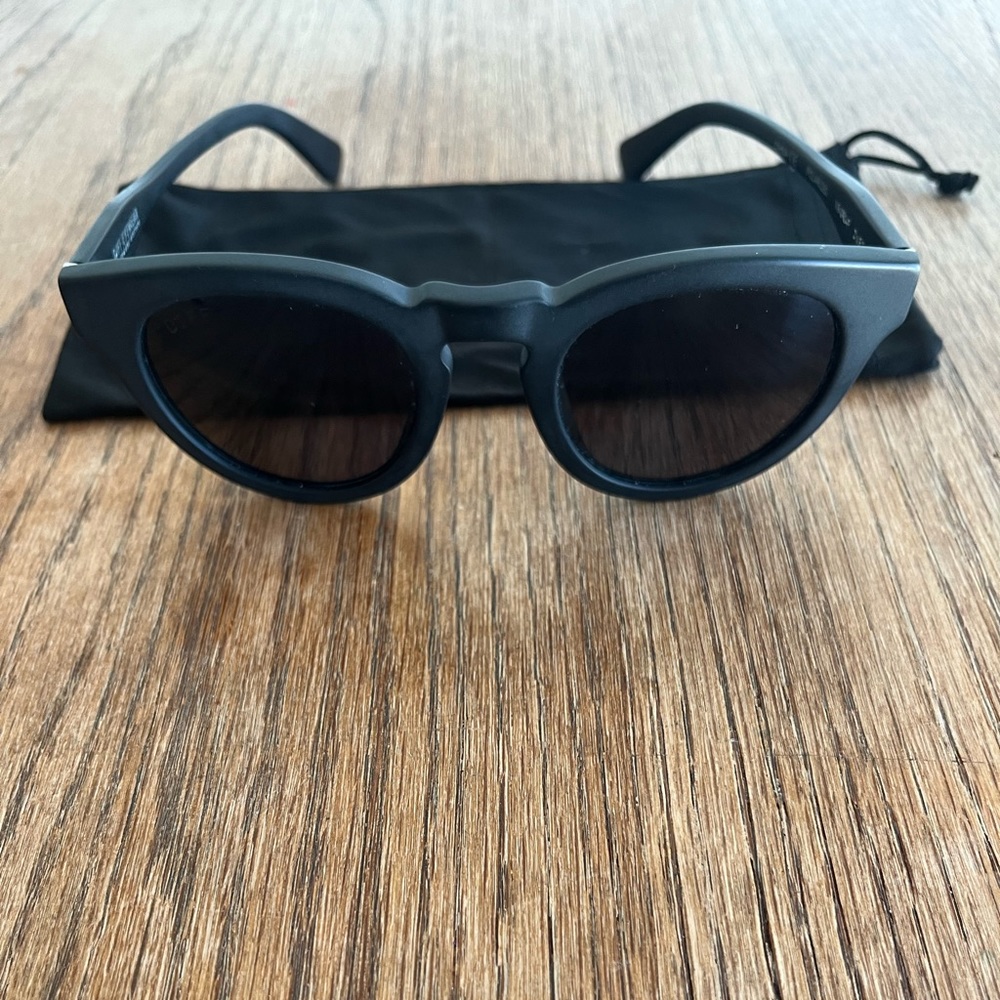 DIFF eyewear matte black framed sunglasses